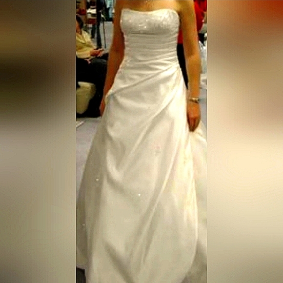 New! Tags!!! Alfred Angelo Cream Beaded Gown Size 8 - Picture 1 of 7